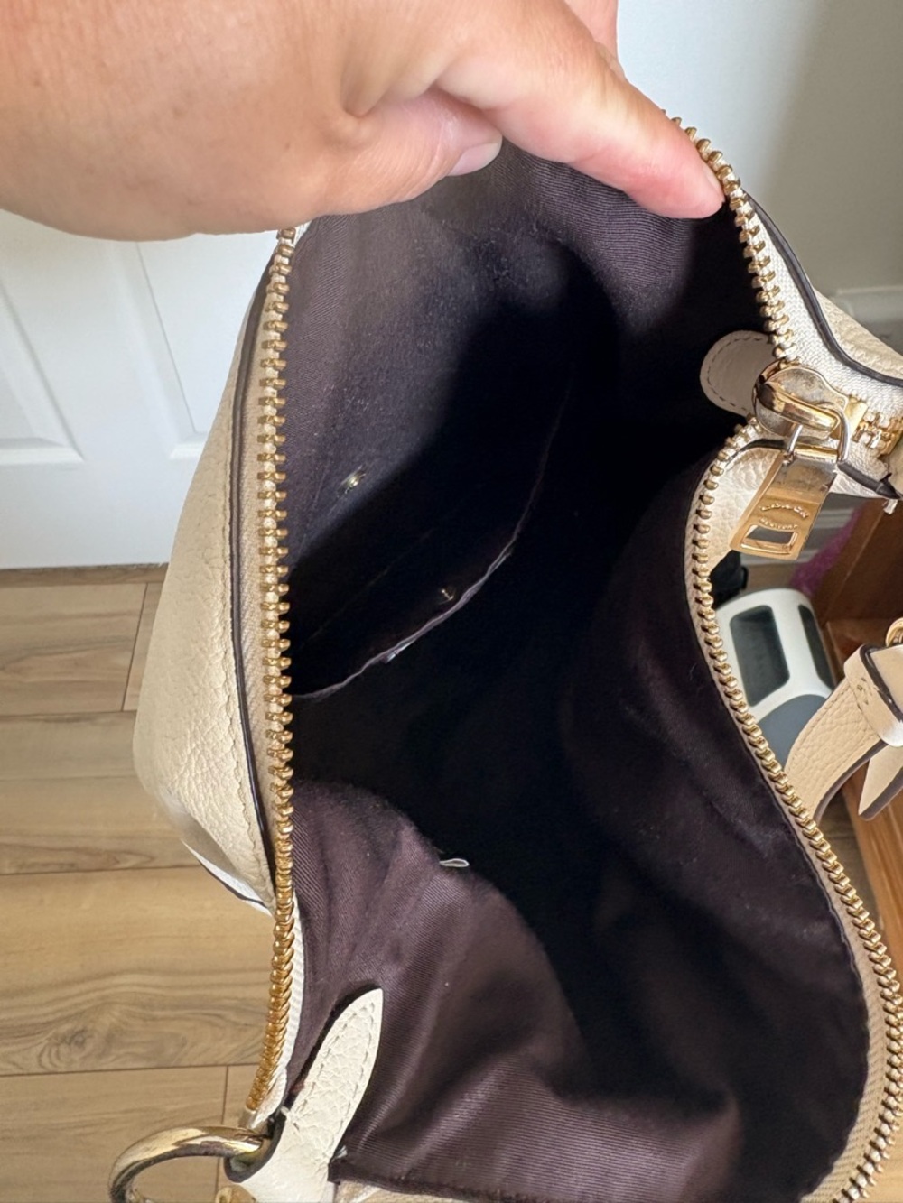 Coach Leather Bucket Shoulder Bag in Cream and Gold - Picture 4 of 4